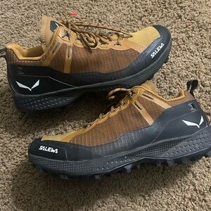 Women’s Salewa Pedroc PTX waterproof hiking shoe size 7.5